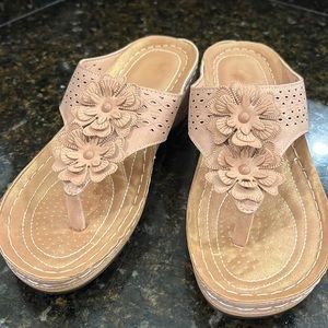 New w/o tags, 2” wedge